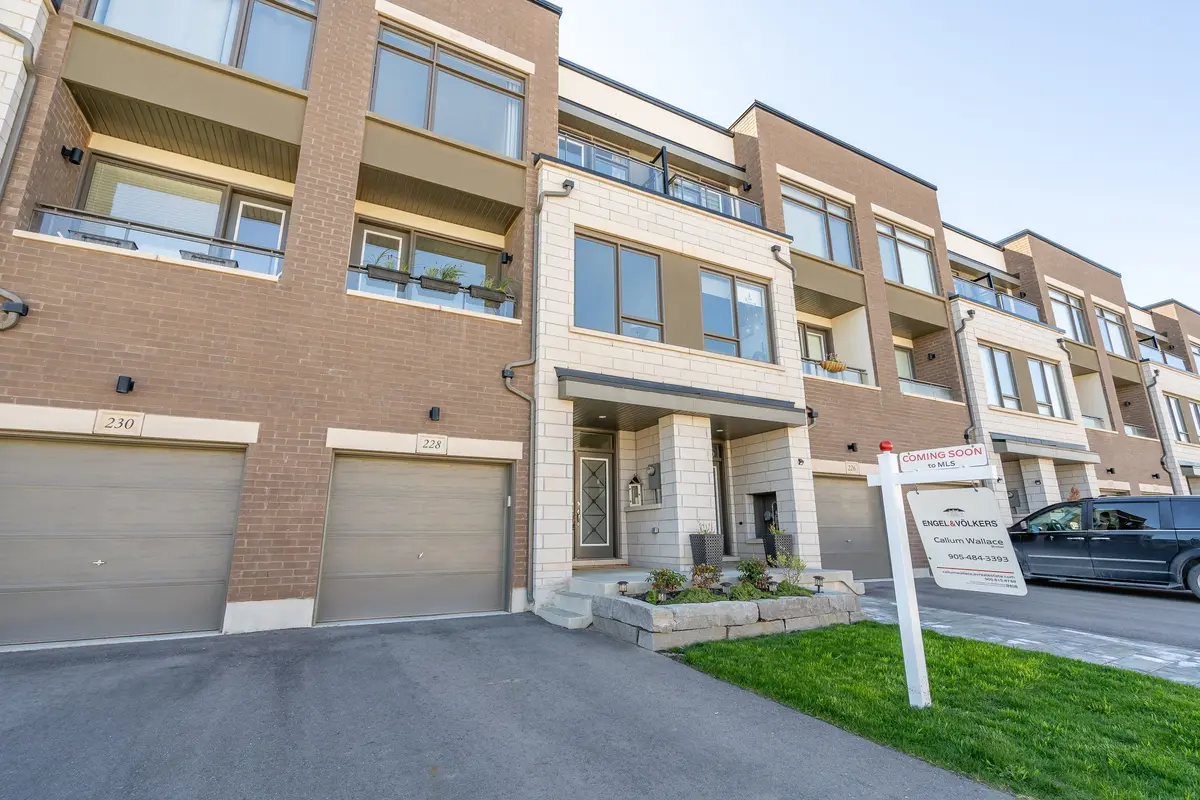 228 Wheat Boom DR, Oakville, ON L6H 0P4