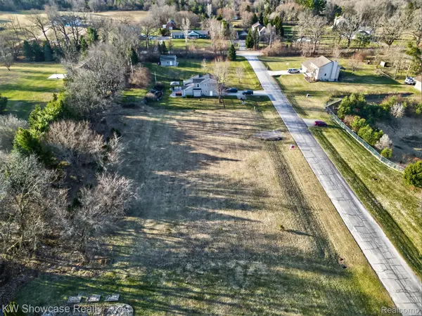 4640 Melanie LN, White Lake Charter Township, MI 48383