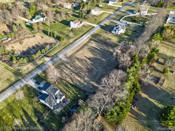 4640 Melanie LN, White Lake Charter Township, MI 48383