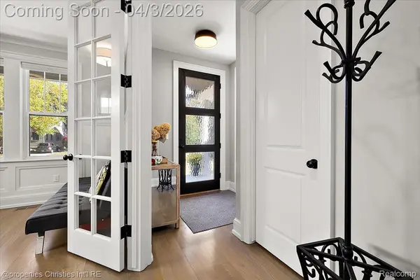 929 N Pleasant ST, Royal Oak, MI 48067