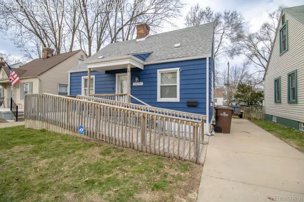 34294 Glover ST, Wayne, MI 48184