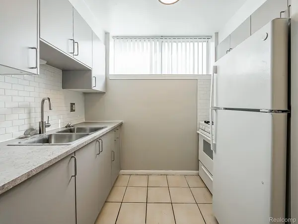 168 Summitview, White Lake Charter Township, MI 48386