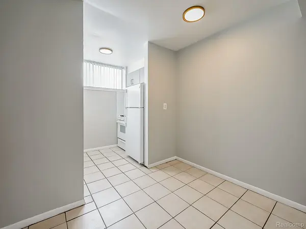 168 Summitview, White Lake Charter Township, MI 48386