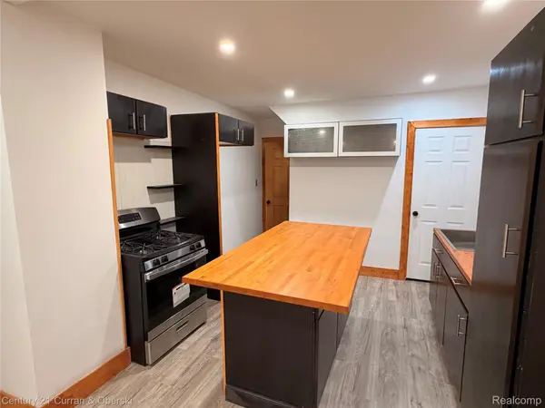 10008 Manor ST, Detroit, MI 48204