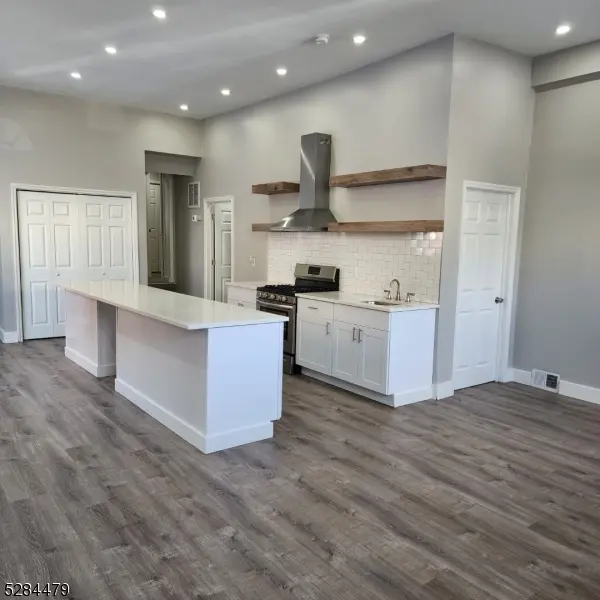 333 W Clinton St, Haledon Boro, NJ 07508