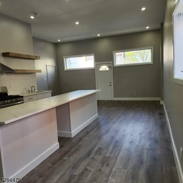 333 W Clinton St, Haledon Boro, NJ 07508