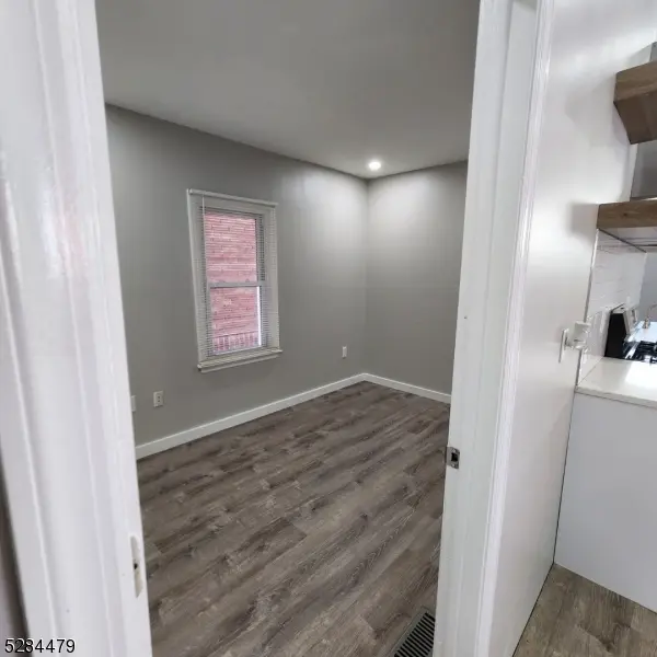 333 W Clinton St, Haledon Boro, NJ 07508