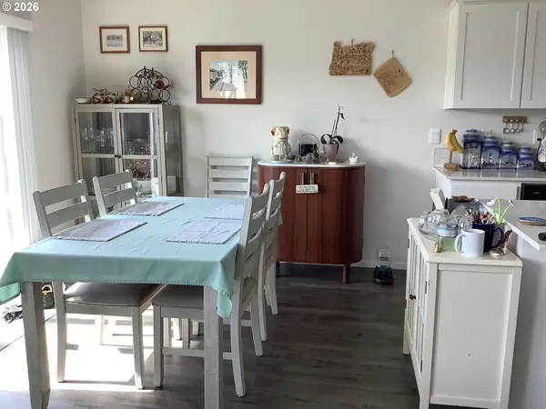 888 BEN BROWN LN, Woodburn, OR 97071