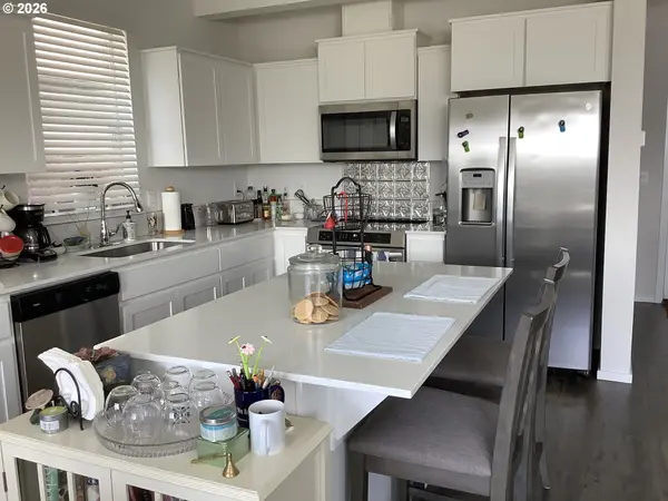 888 BEN BROWN LN, Woodburn, OR 97071