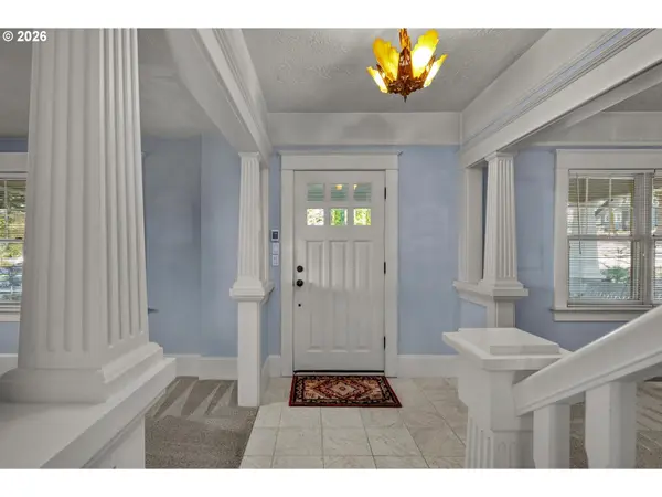 8409 SW CAPITOL HWY, Portland, OR 97219