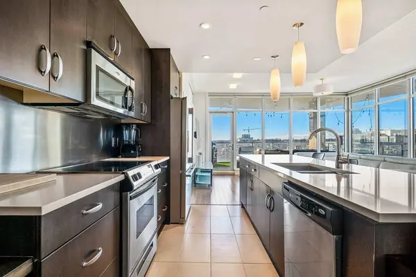 530 12 AVE SW #1301, Calgary, AB T2R 0B1