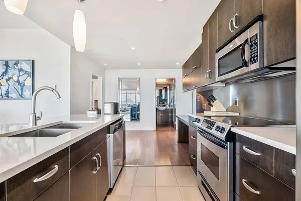 530 12 AVE SW #1301, Calgary, AB T2R 0B1