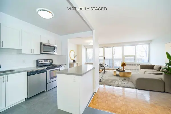 10 Shallmar BLVD #705, Toronto C04, ON M5N 1J4