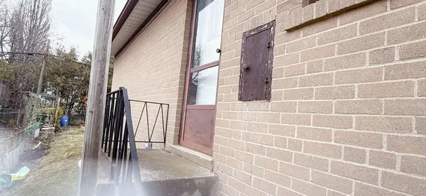 12 Daleena DR #BSMT, Toronto C13, ON M3A 2L7