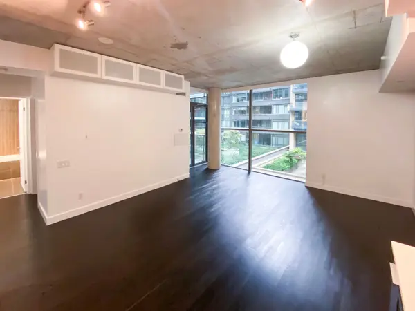 25 Oxley ST #416, Toronto C01, ON M5V 2J5