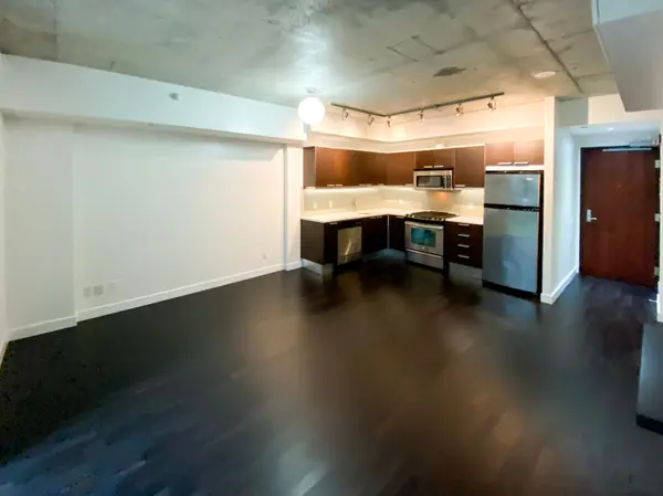 25 Oxley ST #416, Toronto C01, ON M5V 2J5