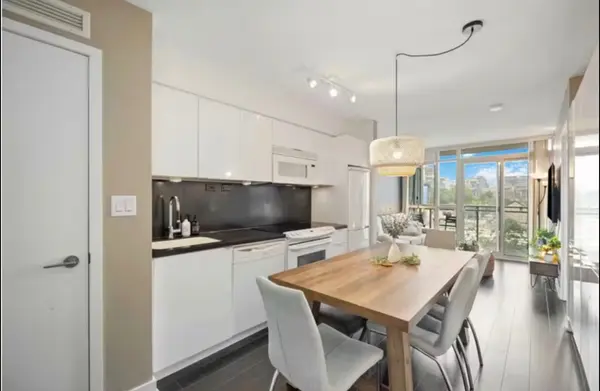 15 Iceboat TER #341, Toronto C01, ON M5V 4A5