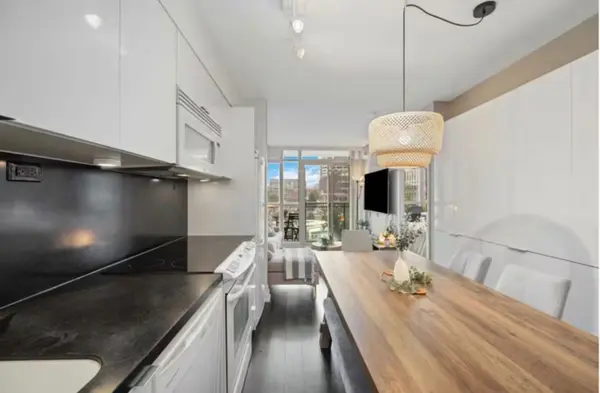 15 Iceboat TER #341, Toronto C01, ON M5V 4A5