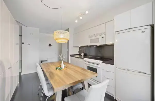 15 Iceboat TER #341, Toronto C01, ON M5V 4A5