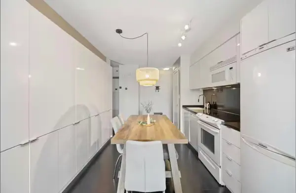 15 Iceboat TER #341, Toronto C01, ON M5V 4A5