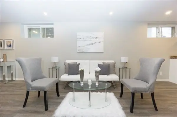 358 Adelaide AVE E, Oshawa, ON L1G 2A1