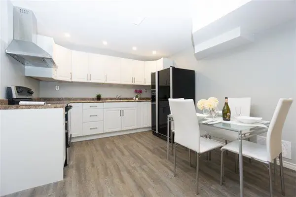 358 Adelaide AVE E, Oshawa, ON L1G 2A1