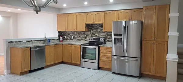 98 Marycroft (Upper) CT, Brampton, ON L7A 2G4