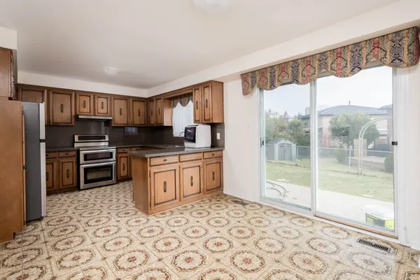 33 Princeton TER, Brampton, ON L6S 3S4