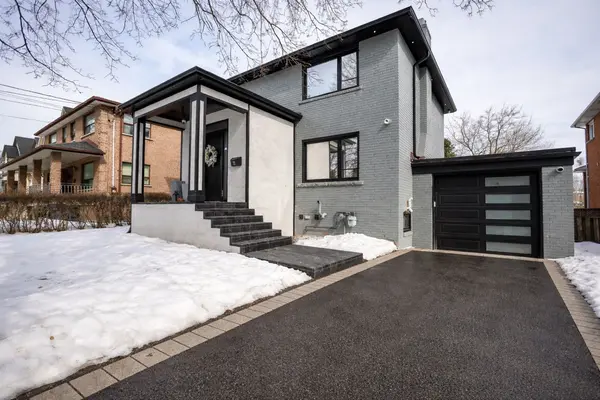 11 Sparta RD, Toronto W04, ON M6L 2M4