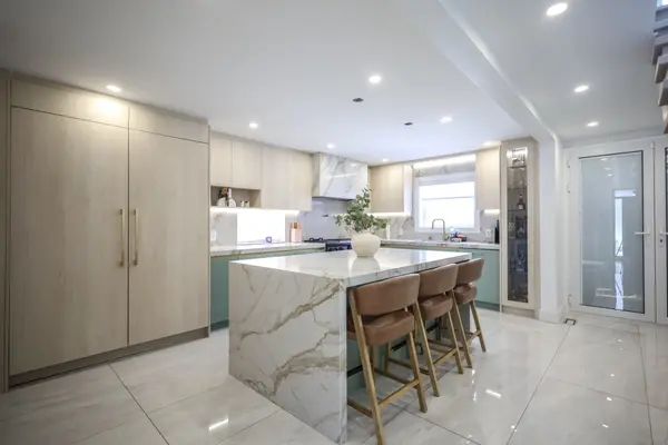 11 Sparta RD, Toronto W04, ON M6L 2M4