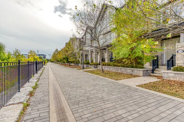 3002 Preserve DR #18, Oakville, ON L6M 0V2