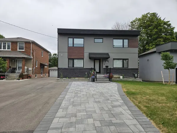 11 Edison CIR, Toronto W04, ON M6L 2L3