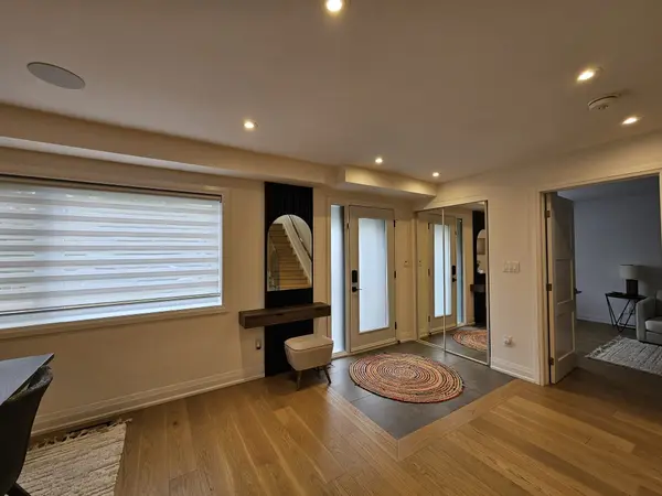 11 Edison CIR, Toronto W04, ON M6L 2L3