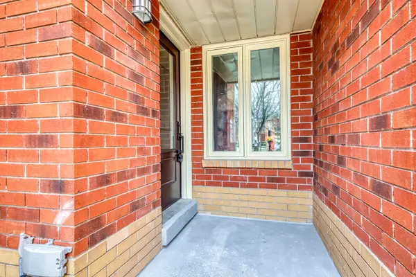 2006 Glenada CRES #2, Oakville, ON L6H 5R9