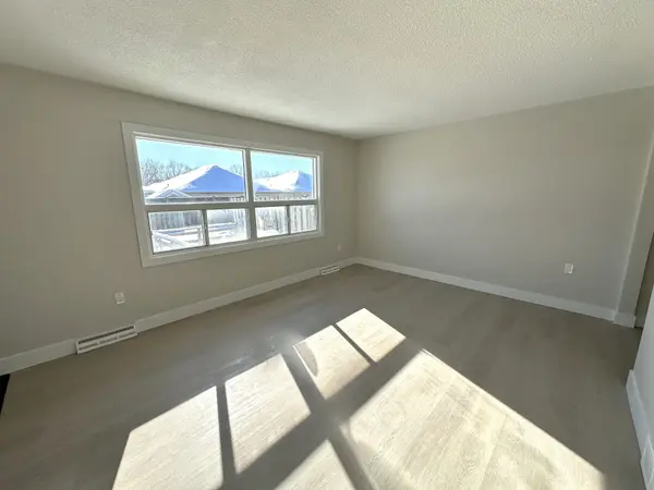 107 Endicott TER #B, Welland, ON L3C 5S3