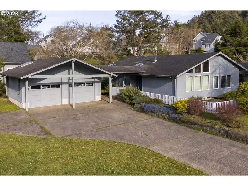 341 COMBS CIR, Yachats, OR 97498