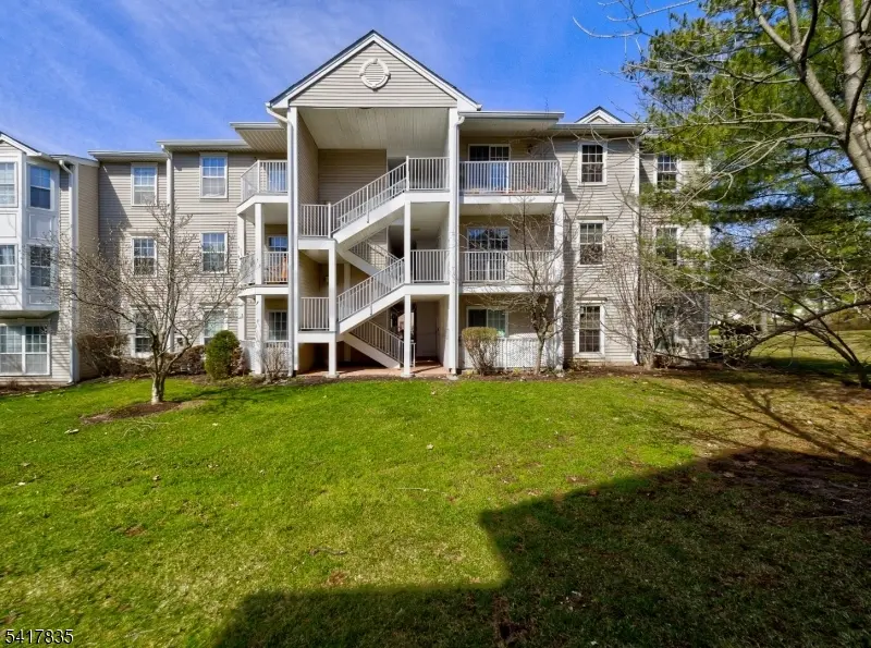 11 Lindsey Ct, Franklin Twp., NJ 08823