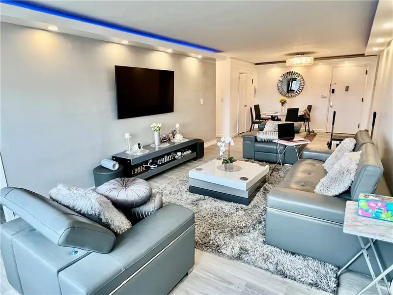 1360 Ocean Pkwy #6J, Brooklyn, NY 11230