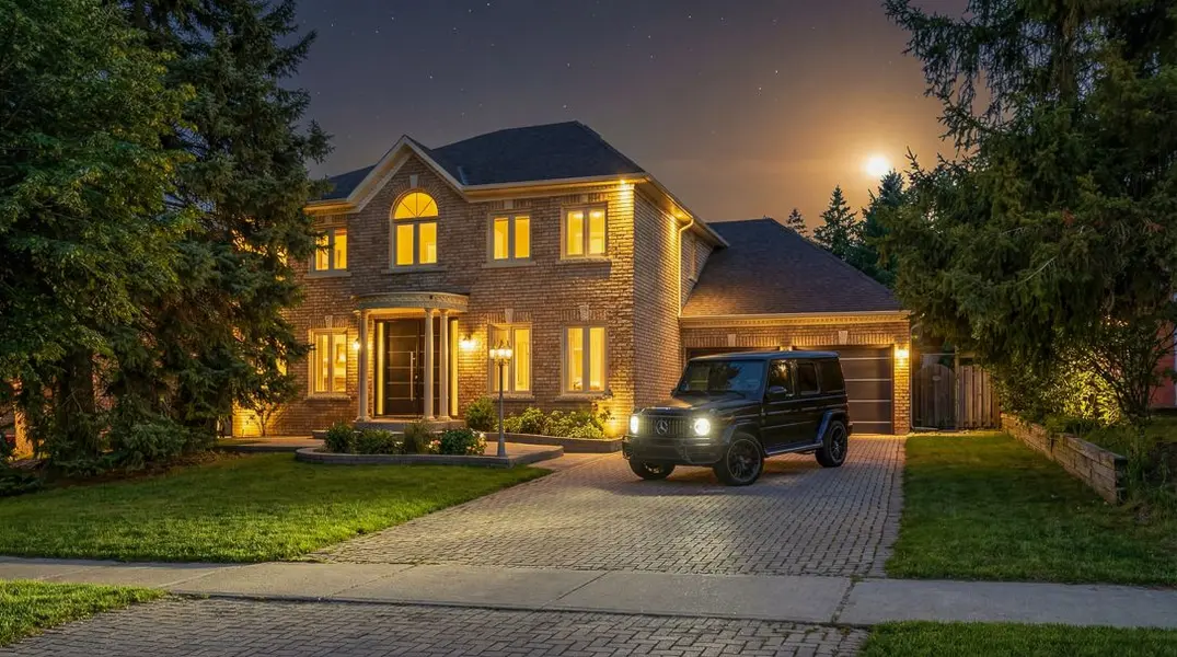 31 Vesta DR, Richmond Hill, ON L4B 2M2