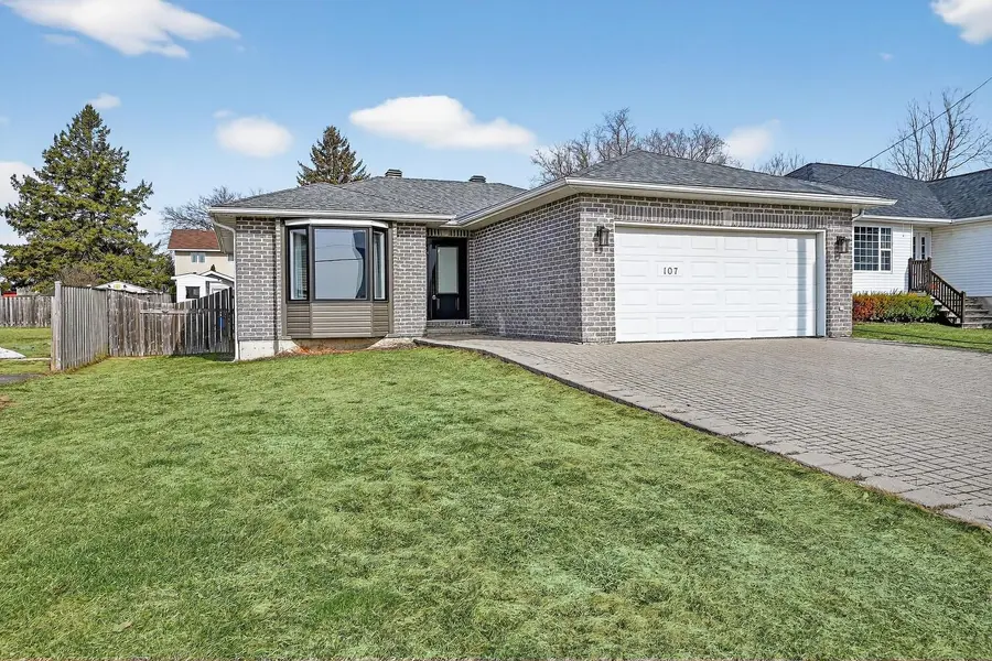 107 Lorne ST, Smiths Falls, ON K7A 3L1