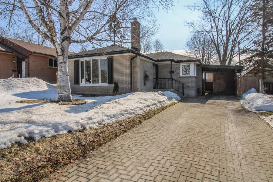 953 Oriole DR, Peterborough, ON K9H 6K6