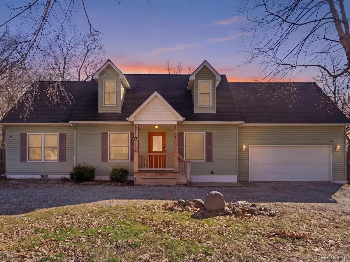 7640 Clintonville RD, Independence Charter Township, MI 48348