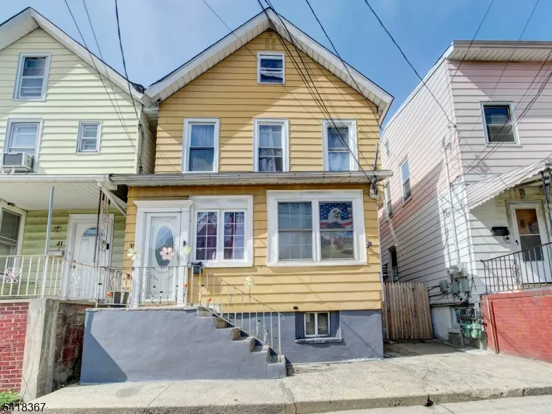 39 Rankin St, Elizabeth City, NJ 07206