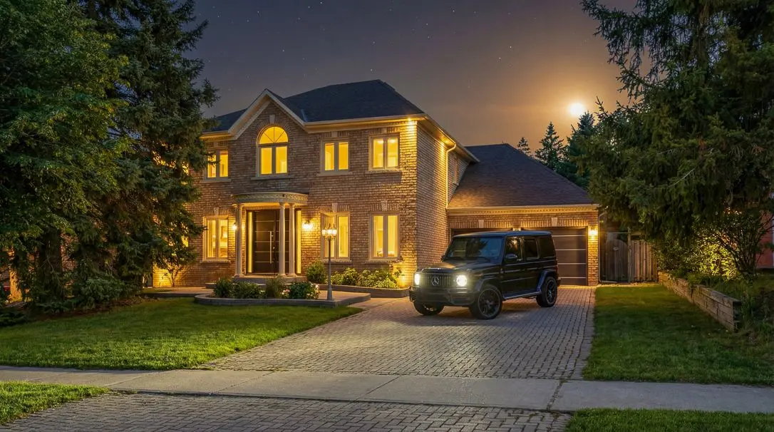 31 Vesta DR, Richmond Hill, ON L4B 2M2