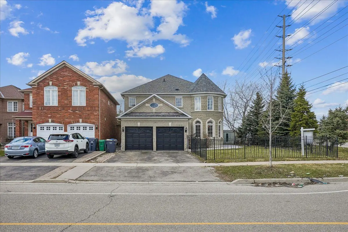 1031 Blueheron BLVD, Mississauga, ON L5V 2J8