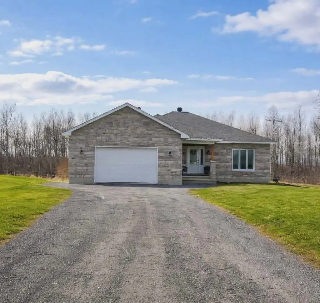 15683 County Road 43 RD, North Stormont, ON K0C 1K0
