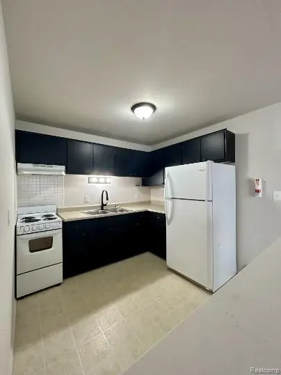 600 Harrison BLVD, Lincoln Park, MI 48146