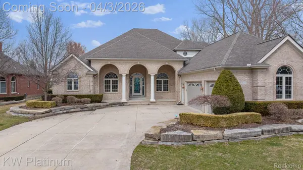 48877 Point Lakeview DR, Chesterfield Township, MI 48047