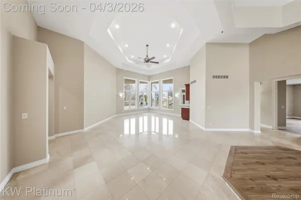 48877 Point Lakeview DR, Chesterfield Township, MI 48047