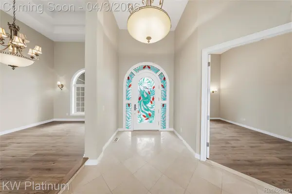 48877 Point Lakeview DR, Chesterfield Township, MI 48047